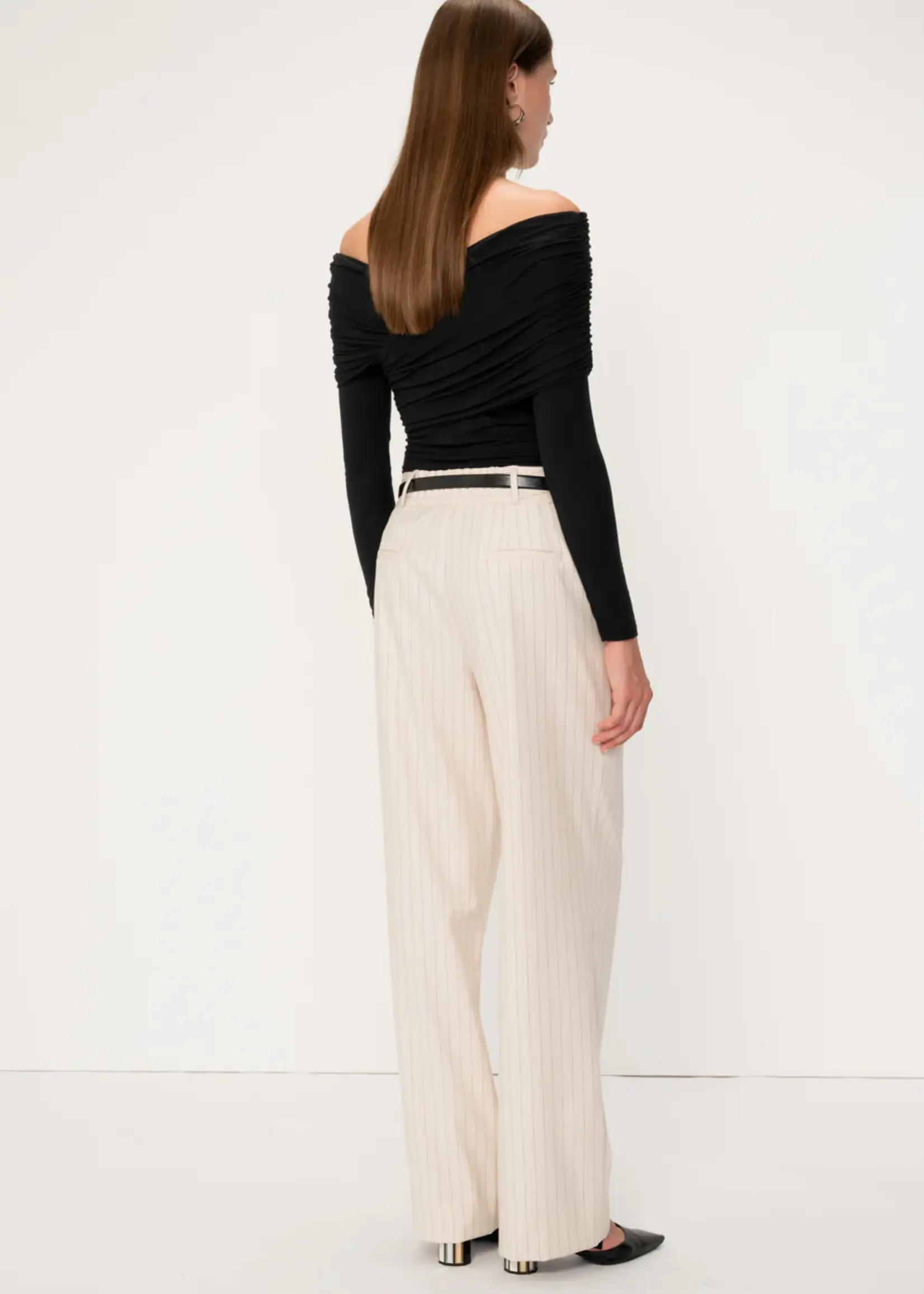 Viveh BOXUS - Off Shoulder Top - Black