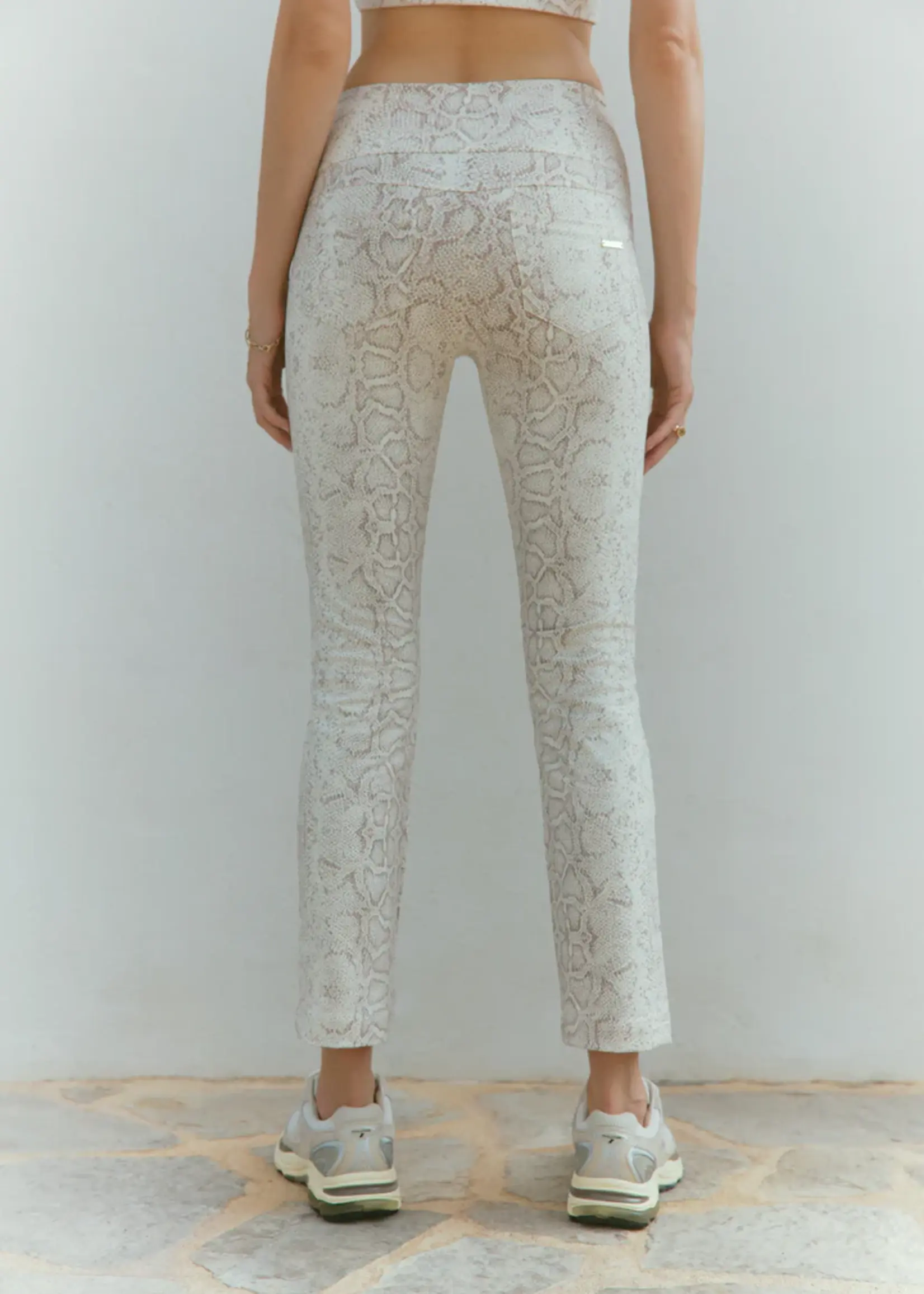 Deblon Sports Yo Cropped Leggings - Sierra Latte