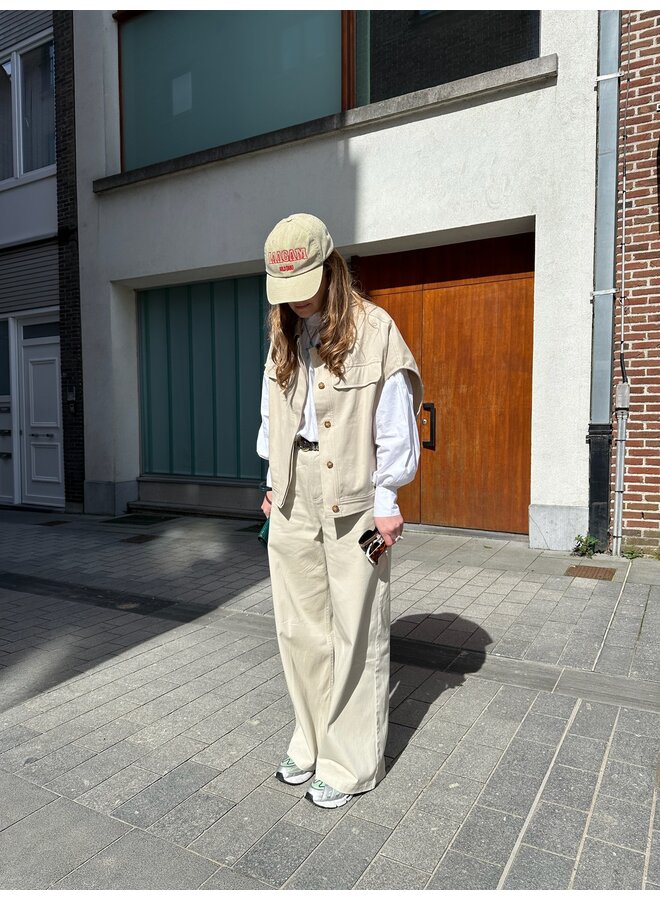 BEIGE EMBROIDERED LOGO CAP