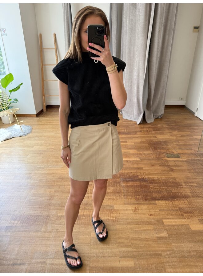 GIA TOP BLACK