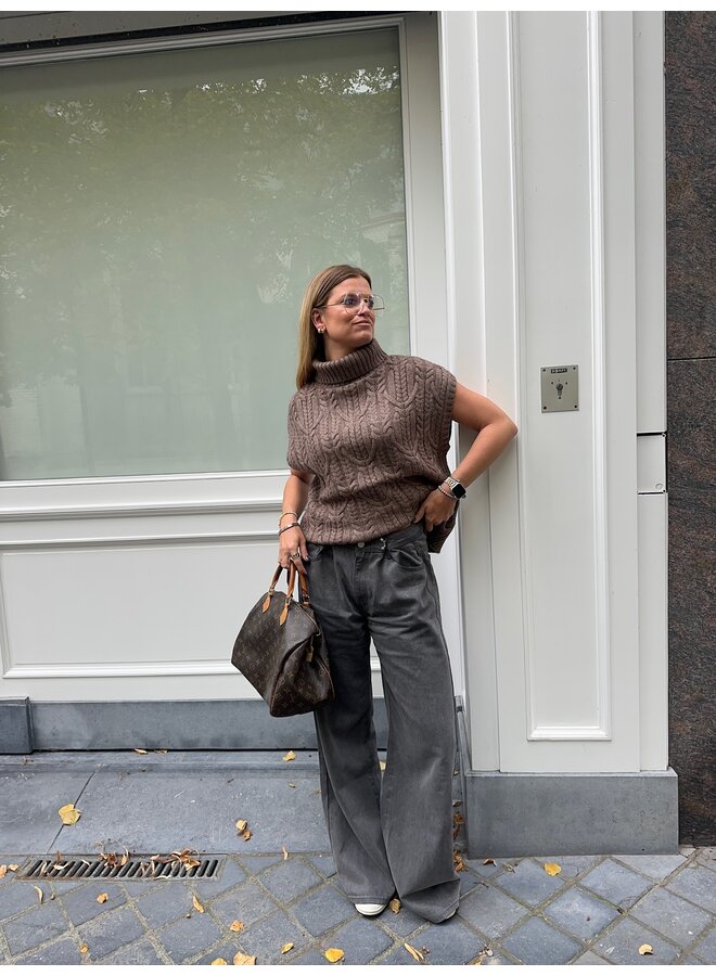ROWCC OVERSIZE CABLE KNIT VEST WALNUT