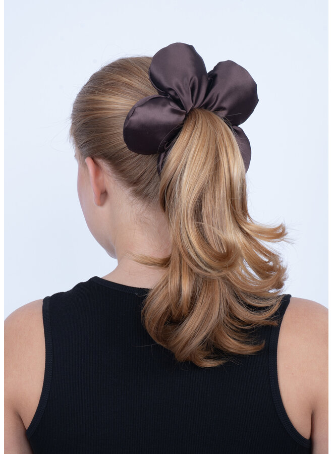 FLOWER PILLOW SCRUNCHIE CHOCOLATE FONDANT