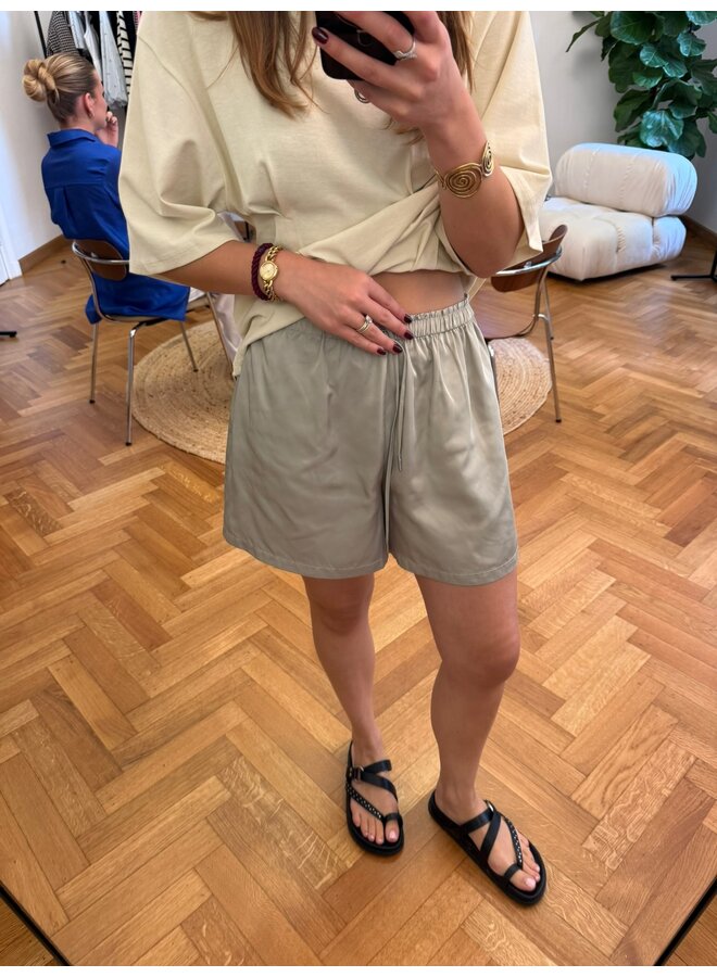 YOKO SHORTS ABBEY STONE