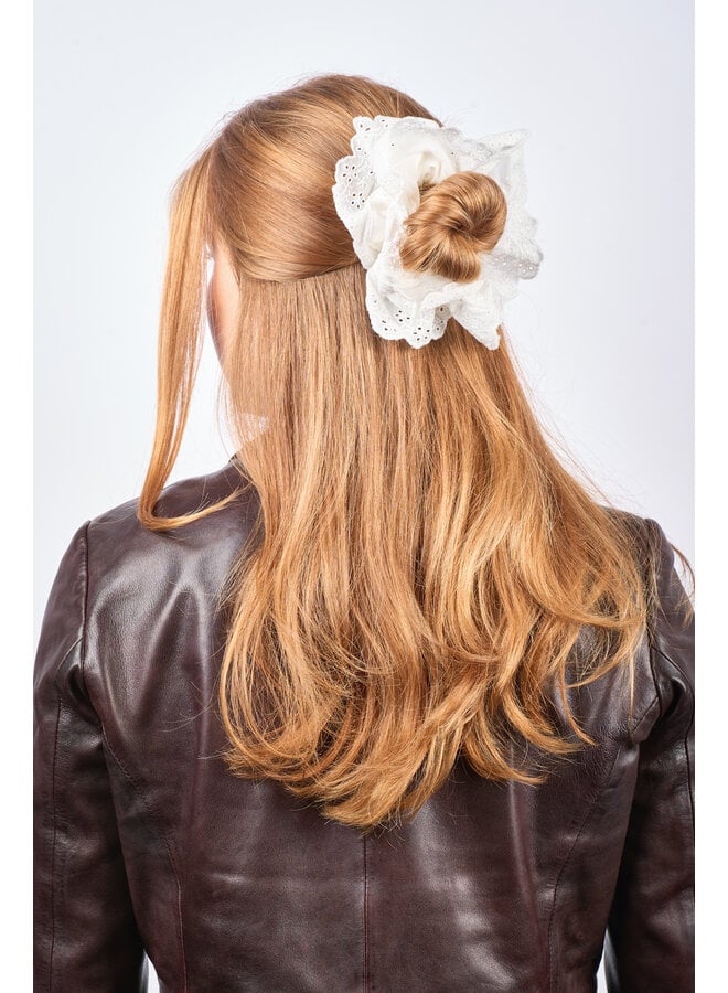 BRODERIE SCRUNCHIE BRIGHT WHITE