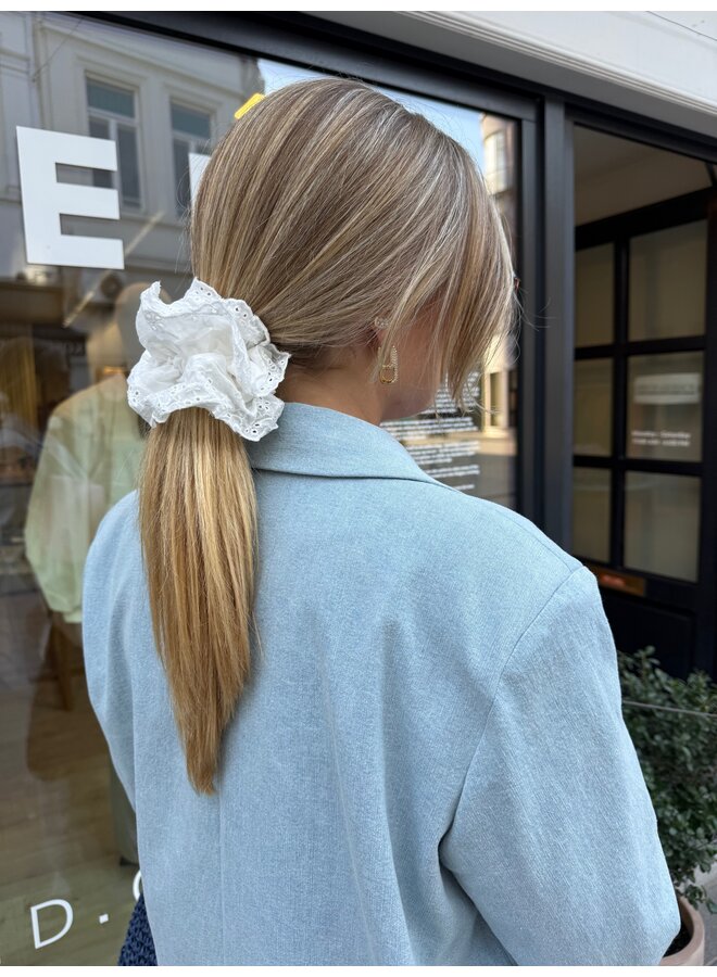 BRODERIE SCRUNCHIE BRIGHT WHITE