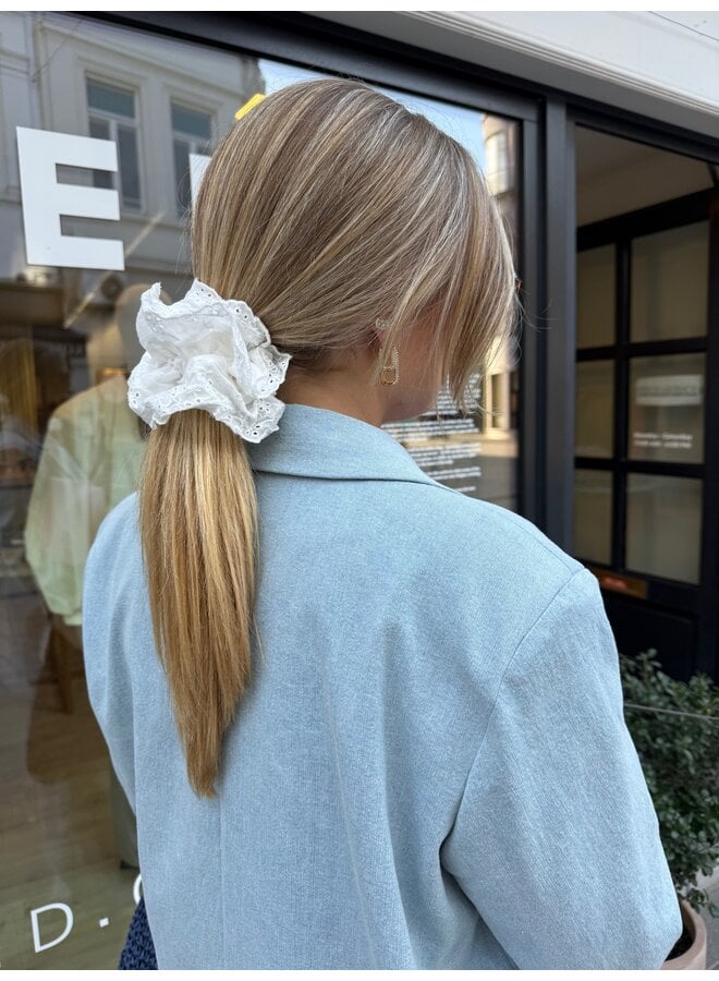 BRODERIE SCRUNCHIE BRIGHT WHITE