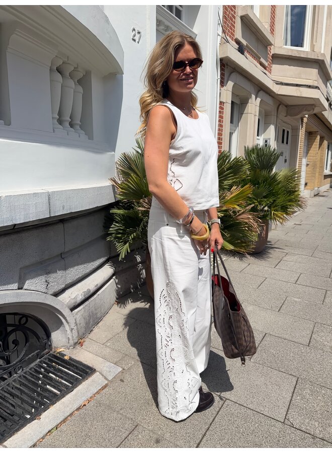 COLETTE EMBROIDERY TOP OFF WHITE