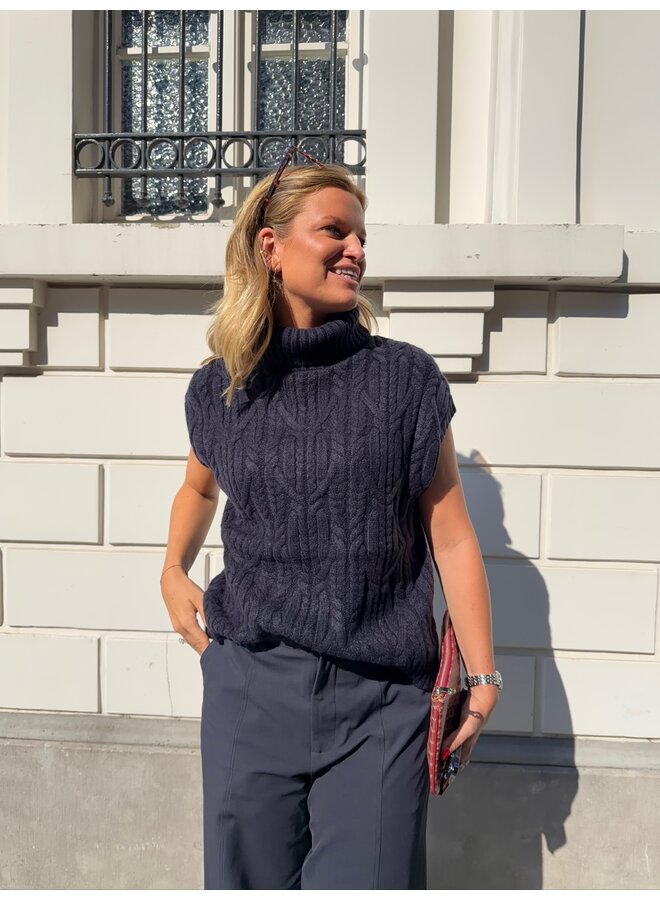 ROW OVERSIZE CABLE KNIT VEST NAVY