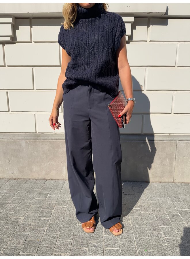 ROW OVERSIZE CABLE KNIT VEST NAVY
