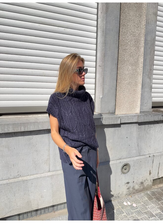 ROW OVERSIZE CABLE KNIT VEST NAVY