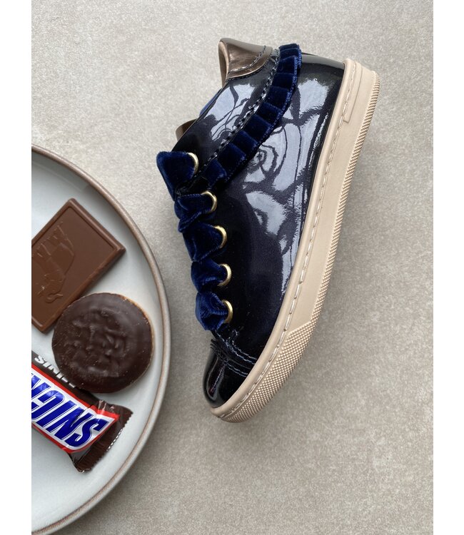 Sneaker hoog model in lakleer met ruffles achter - Blue