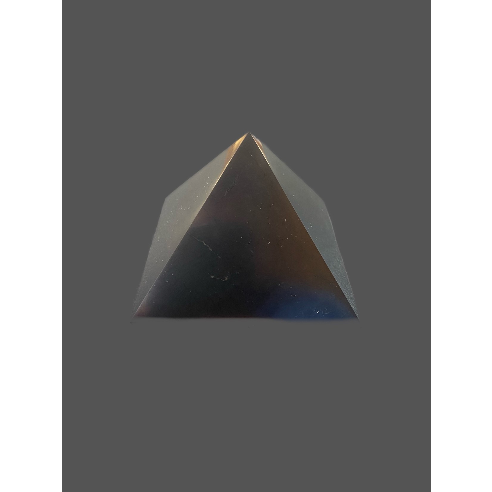 Pirámide Shungit Pulida brillante 7x7cm