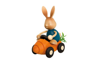 Stupsi Hase im Möhrenflitzer