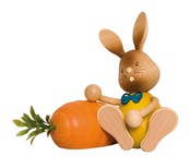 Drechslerei Kuhnert Stupsi Hase mit Möhre Drechslerei Kuhnert Stupsi Hase mit Möhre