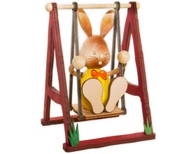 Stupsi Hase auf Schaukel