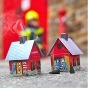 Metall-Räucherhäuschen Feuerwehr mit integriertem Räucherkerzenhalter Metall-Räucherhäuschen Feuerwehr mit integriertem Räucherkerzenhalter