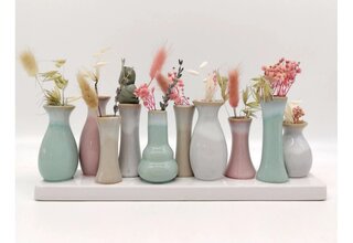 10 Väschen auf Tablett aus Keramik