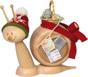 Rauchfigur Sunny, "Schnecke mit Strickzeug"