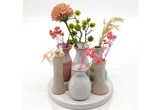 7 Väschen auf rundem Tablett aus Keramik