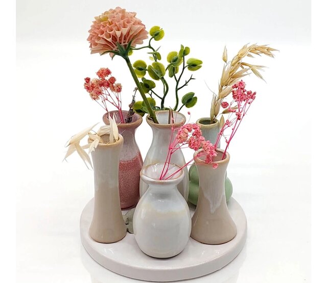 7 Väschen auf rundem Tablett aus Keramik, multicolor 7 Väschen auf rundem Tablett aus Keramik, multicolor