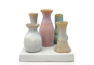 5 Väschen auf quadratischem Tablett aus Keramik