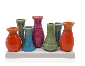 7 Väschen auf Tablett aus Keramik bunt