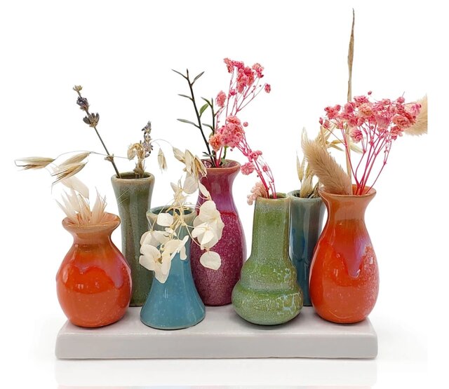 7 Väschen auf Tablett aus Keramik, bunt