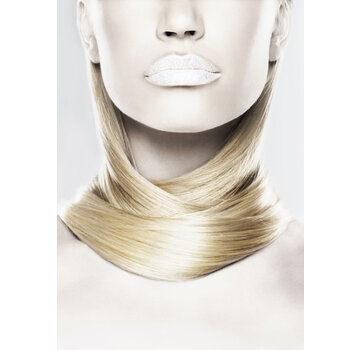 Glasschilderij 80x120cm the Blond Hair