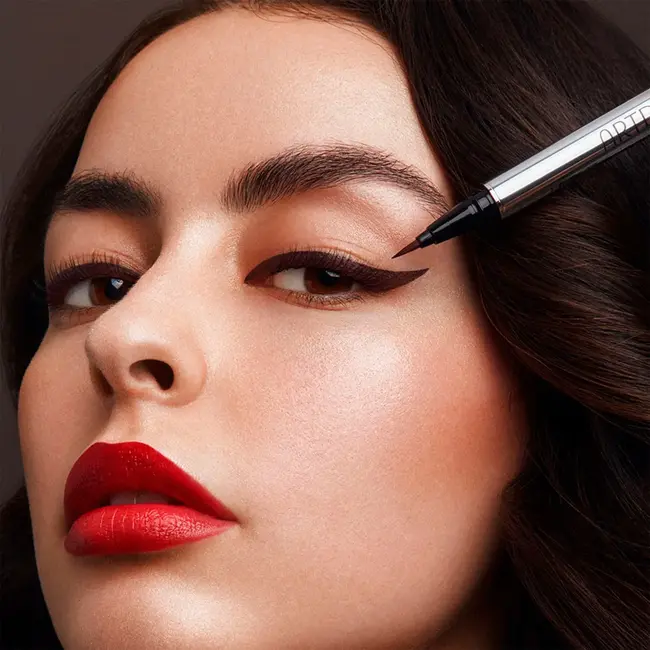 ARTDECO Vloeibare Eyeliner Hoge Precisie 03 Bruin 0.6 ml