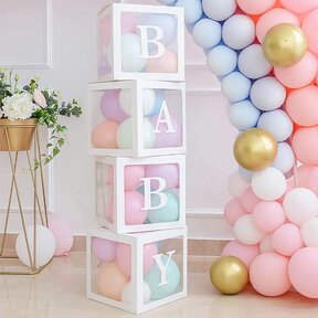 4 ballon decoratie boxen met letters om de teksten Baby of Love te maken