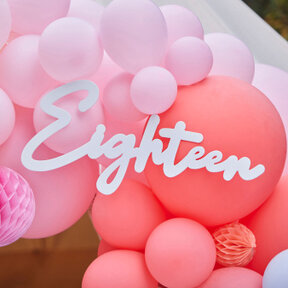 Decoratieletters Eighteen wit 30x75cm foam