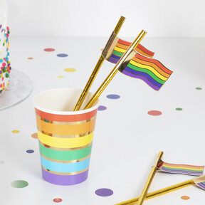 16 gouden papieren rietjes met regenboog vlag