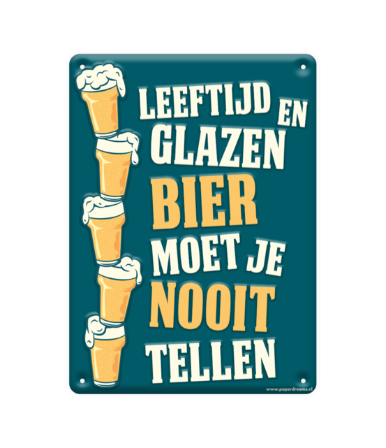 Metalen bord leeftijd en glazen bier