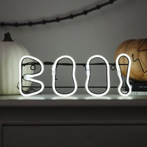Neon licht decoratie letters BOO!