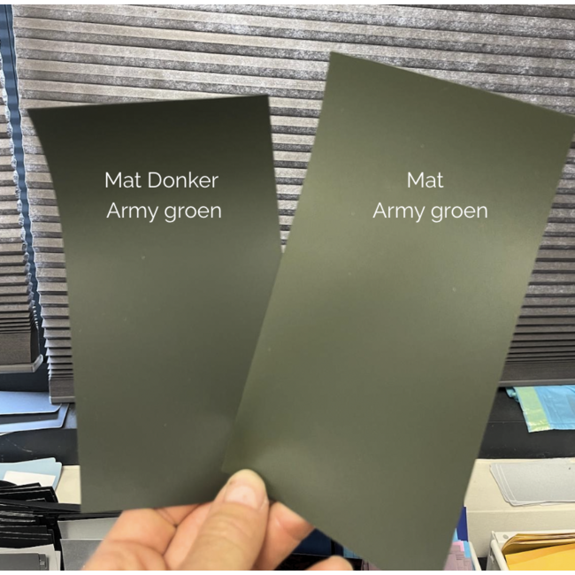 PREMIUMVINYLS MAT DONKER ARMY GROENE WRAPFOLIE