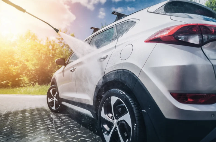 Kun je met een gewrapte auto door de wasstraat?