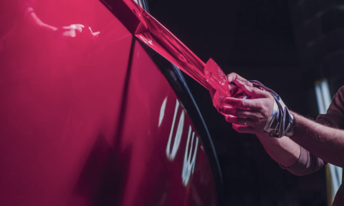 Hoe verwijder je wrapfolie van een gewrapte auto?