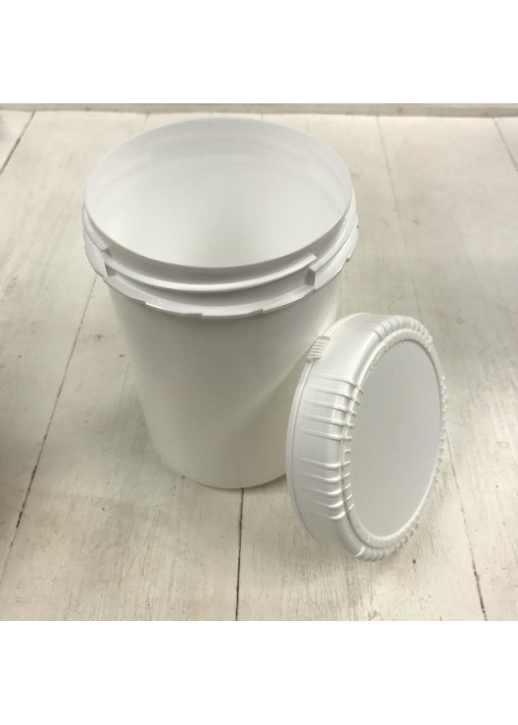 Taylor-Davis 1L plastic jar with lid