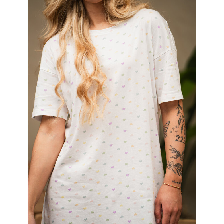 By Louise By Louise Dames Lang Nachthemd Korte Mouw Wit Hartjes Confetti