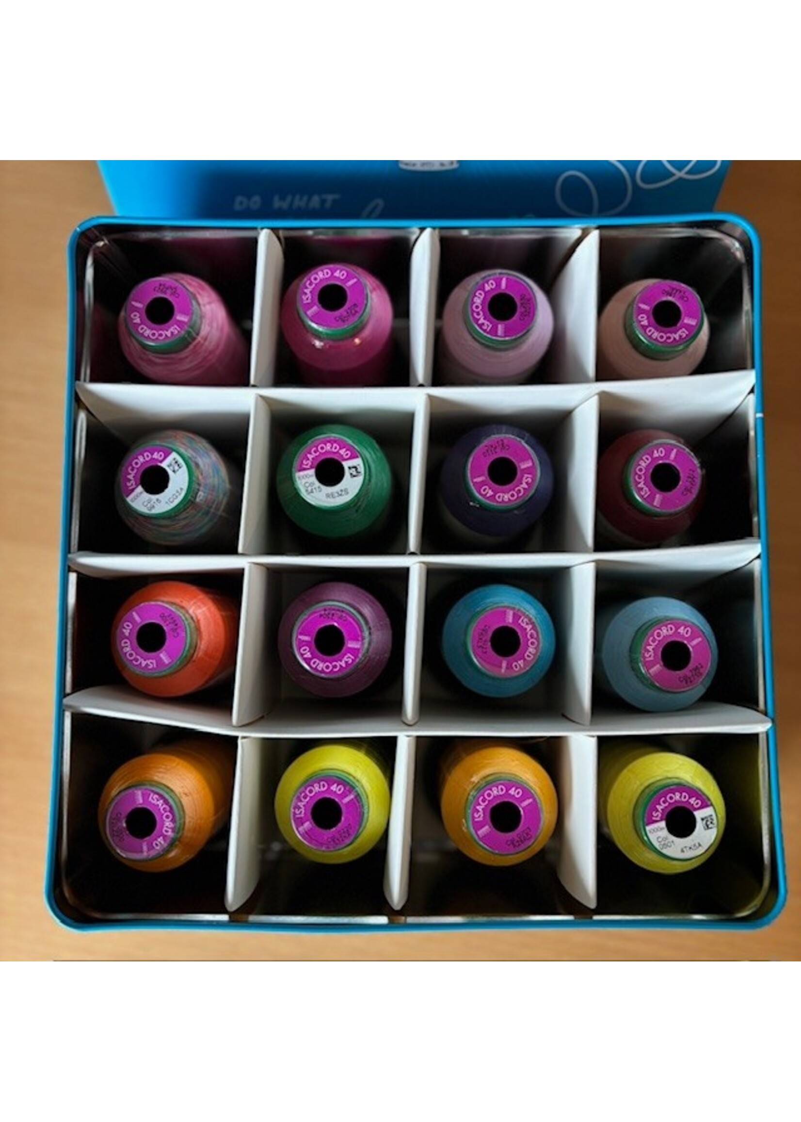 Garenblik - Mettler - 16 klossen Isacord - zomer - 2 multi, 14 effen