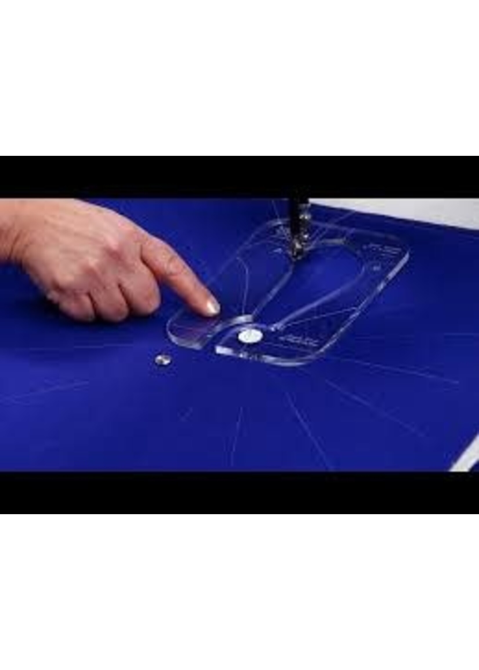 Handi Quilter Quiltliniaal - Jade Wreath - 11.5 inch x 2 inch