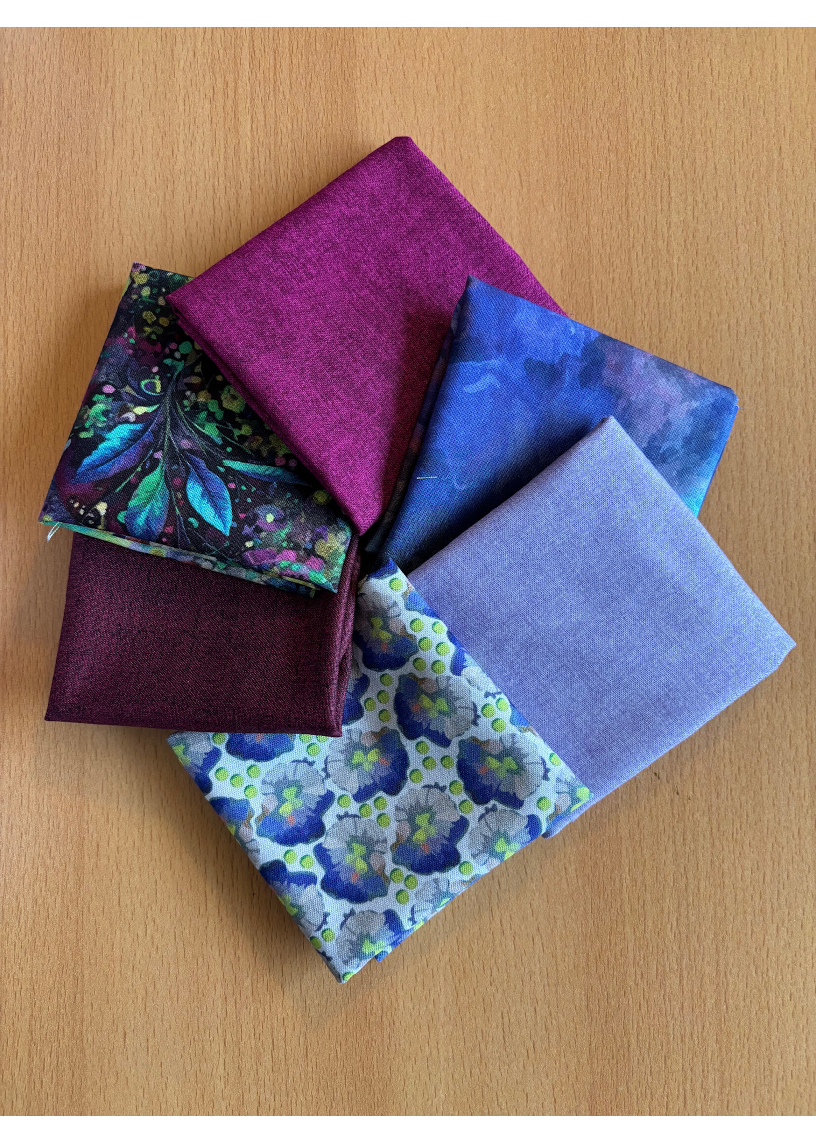 Hoffman Fabrics Stofpakket - Whimsical Flower Garden - Magenta - 6 Long Eights