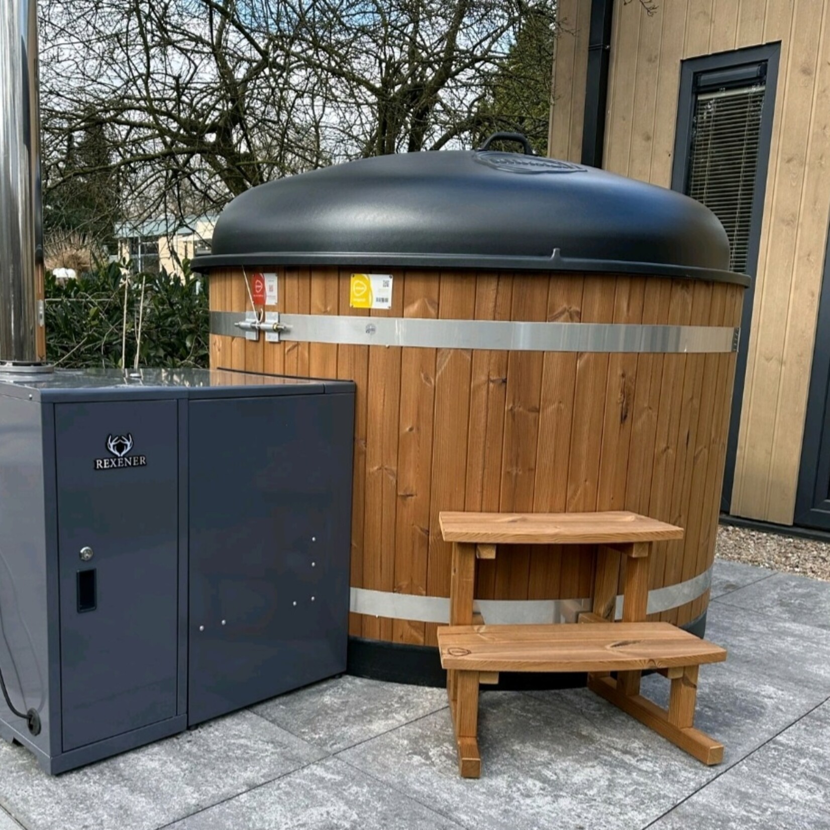Kirami Kunststof Hottub Breezy Onderhoudsvrij Composiet Verwarming op Bio-brandstof ! Zeer zuinig!