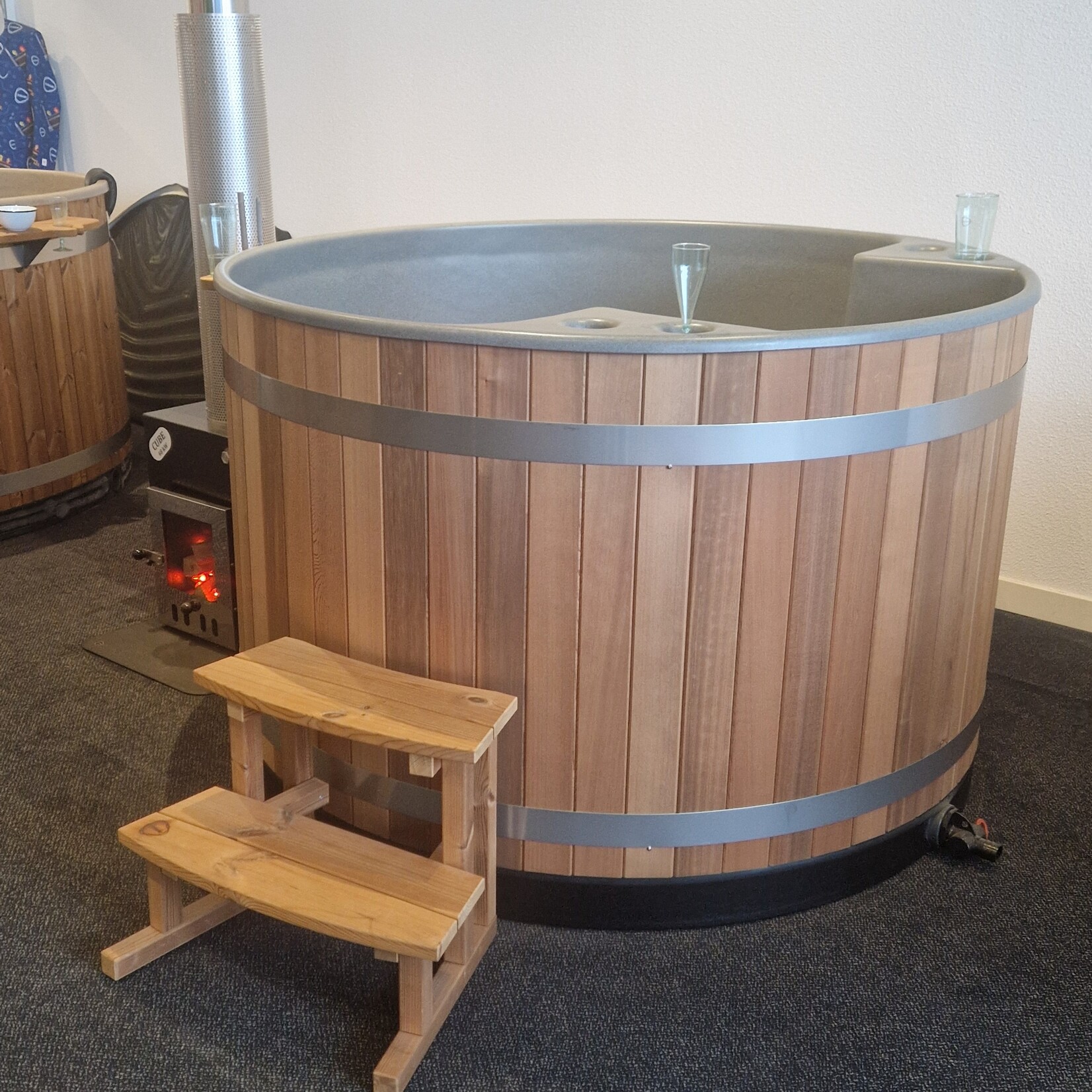 Kirami Kirami Kunststof Hottub RED CEDAR De Laatste!
