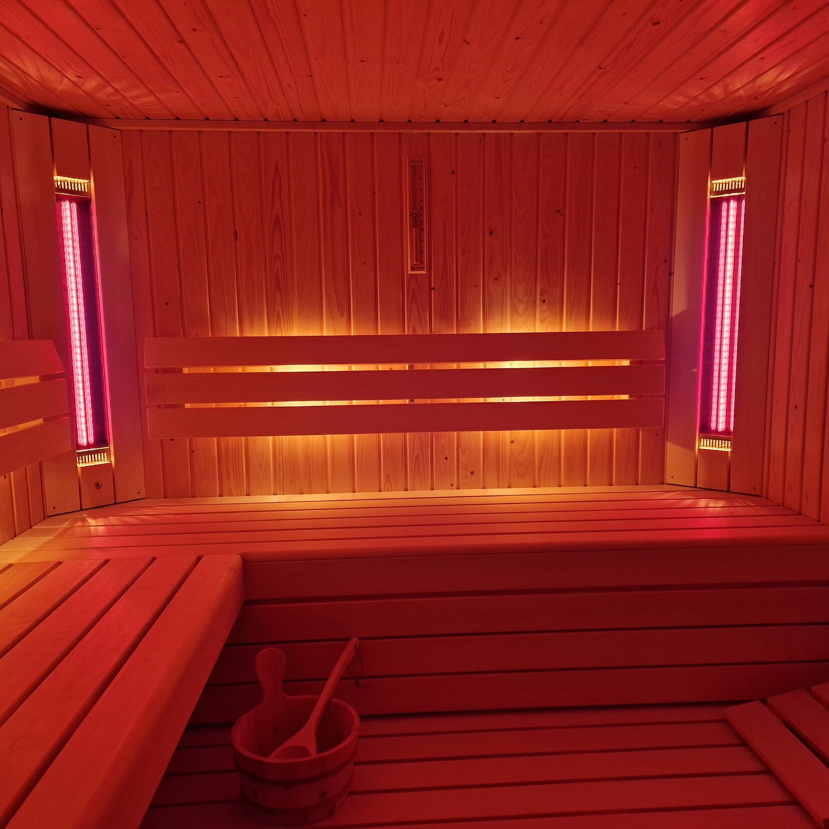 Bastu Combisauna PROF. 220 x 175 Philips infraroodlampen én een saunakachel