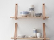 Wandplank, hout met leer Wandplank, hout met leer