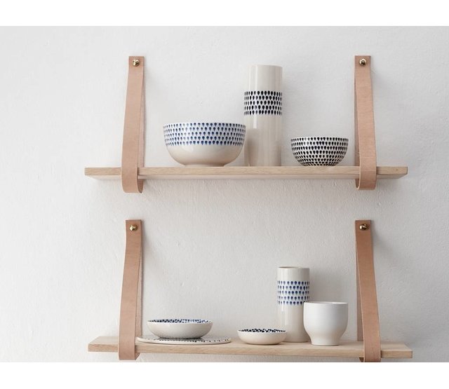 Wandplank, hout met leer Wandplank, hout met leer