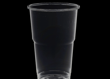 Wegwerp bekers (rPET gerecycleerd PET-materiaal) Wegwerp bekers (rPET gerecycleerd PET-materiaal)