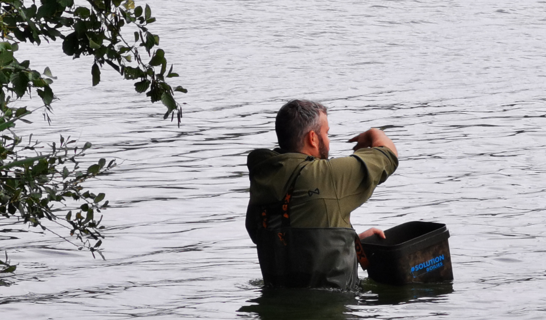 Anleitung: Loch im Wathosenanzug reparieren