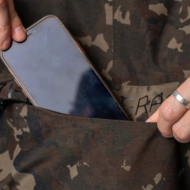 Nash ZT Helluva Wasserdichtes Lätzchen und Hosenträger - Camo